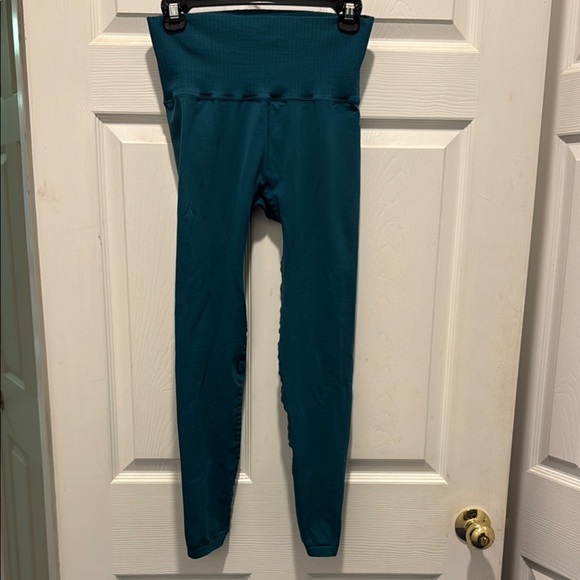 Blue High-Waist Textured Leggings - Picture 2 of 9